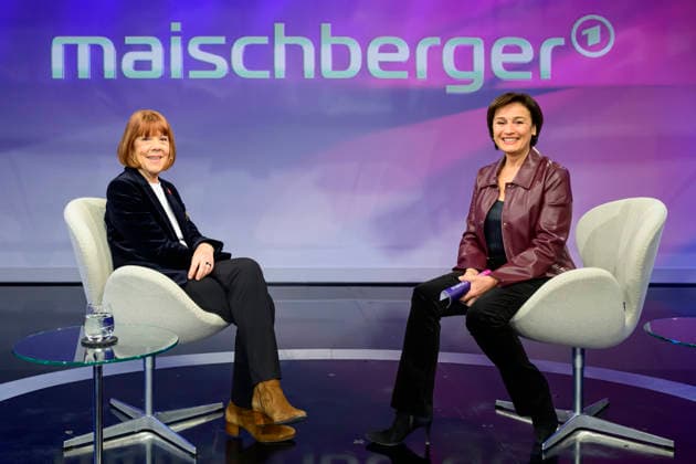 Entertainment Themen der Woche GER, Berlin, studio, guest on - maischberger, political talk show, TV, format, with host - Sandra Maischberger, Das Erste, from Adlershof - at Studio 20, pictured from left: Gisele Pelicot, Sandra Maischberger, pre recording, February 25, 2026, Copyright: HMBxMedia UwexKoch