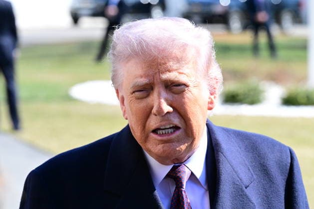 President Donald Trump Speaks To Reporters At The White House (NEW) President Donald Trump speaks to reporters prior to departing the White House. February 27, 2026, Washington, D.C., USA: Trump admits he is not fully satisfied with Iran and believes it would be ideal for them to negotiate in good faith. Trump expresses his displeasure with Iran s stance in the nuclear negotiations and warns that there is still no decision on a possible attack. Mandatory Credit: Kyle Mazza TheNews2 (Foto: Kyle Mazza Thenews2 imago images) President Donald Trump Speaks To Reporters At The White House Copyright: xKylexMazzax