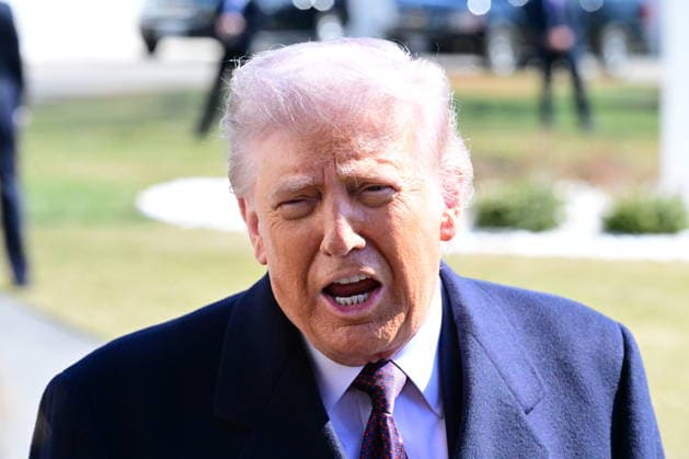 President Donald Trump Speaks To Reporters At The White House (NEW) President Donald Trump speaks to reporters prior to departing the White House. February 27, 2026, Washington, D.C., USA: Trump admits he is not fully satisfied with Iran and believes it would be ideal for them to negotiate in good faith. Trump expresses his displeasure with Iran s stance in the nuclear negotiations and warns that there is still no decision on a possible attack. Mandatory Credit: Kyle Mazza TheNews2 (Foto: Kyle Mazza Thenews2 imago images) President Donald Trump Speaks To Reporters At The White House Copyright: xKylexMazzax