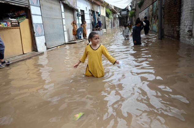 Heavy rain causes flooding and deaths in Peshawar, Pakistan KHYBER PAKHTUNKHWA, PAKISTAN - APRIL 04: A girl walks through floodwater as heavy rain in Peshawar caused flooding, with 15 deaths in the past 24 hours, raising the nationwide toll in Khyber Pakhtunkhwa, Pakistan, on April 04, 2026. Heavy rain and thunderstorms across parts of Pakistan disrupted traffic and daily routines, prompting authorities to declare an emergency in some areas, issue safety advisories, and deploy rescue and drainage teams. Hussain Ali Anadolu Khyber Pakhtunkhwa Pakistan. Editorial use only. Please get in touch for any other usage. Copyright: x2026xAnadoluxHussainxAlix