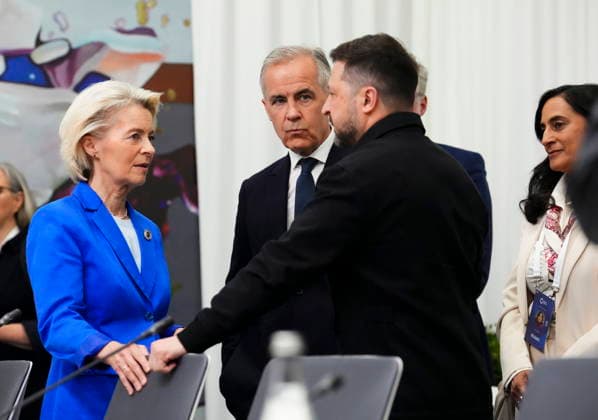 May 4, 2026, Yerevan, Armenia: President of the European Commission Ursula von der Leyen, left to right, Prime Minister Mark Carney, President of Ukraine Volodymyr Zelenskyy, and Minister of Foreign Affairs Anita Anand, talk prior to a meeting on the situation in Ukraine during the 8th European Political Community Summit in Yerevan, Armenia, on Monday, May 4, 2026. Yerevan Armenia - ZUMAc35_ 20260504_zaf_c35_010 Copyright: xSeanxKilpatrickx