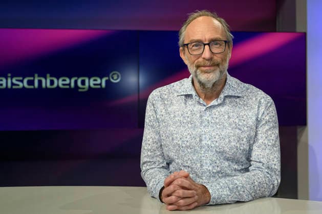 v.l.: Jimmy Wales (Wikipedia-Gründer), GER, Berlin, Studio, zu Gast bei Maischberger, politische Talkshow, TV, Format, mit Moderatorin Sandra Maischberger, Das Erste, aus Adlershof Am Studio 20, 05. Mai 2026, Copyright: HMBxMedia UwexKoch