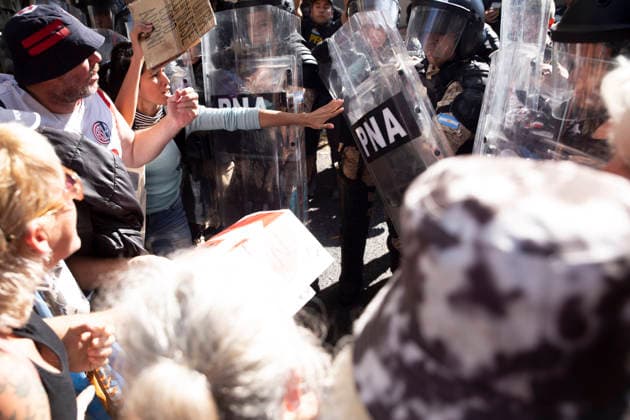 May 6, 2026, Ciudad Autonoma, Buenos Aires, argentina: The pensioners marches, which are usually held on Wednesdays to protest their pensions and the economic austerity measures, often end in violent clashes between demonstrators and the security forces guarding the area. Repression and operation: The Gendarmerie and the Federal Police have advanced on the demonstrators repeatedly, using shields, tear gas, and shoving to clear the street, applying the public order protocol. Ciudad Autonoma argentina - ZUMAc230 20260506_znp_c230_001 Copyright: xVirginiaxChailex