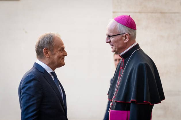 Prime Minister of the Republic of Poland, Donald Tusk, arrives in the St. Damasus courtyard before the audience with Pope Francis at the Apostolic Palace, Vatican City, Vatican, on 07 May 2026. Prime Minister of the Republic of Poland, Donald Tusk, arrives in the St. Damasus courtyard and is welcomed by Archbishop Petar RajiÄ, the new Prefect of the Papal Household, before the audience with Pope Francis at the Apostolic Palace, Vatican City, Vatican, on 07 May 2026., Credit:Stefano Costantino TTL Avalon Vatican, Vatican City Copyright: xStefanoxCostantinoxTTLx xAvalonx 1097030431