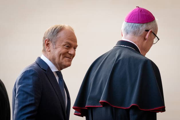 Prime Minister of the Republic of Poland, Donald Tusk, arrives in the St. Damasus courtyard before the audience with Pope Francis at the Apostolic Palace, Vatican City, Vatican, on 07 May 2026. Prime Minister of the Republic of Poland, Donald Tusk, arrives in the St. Damasus courtyard and is welcomed by Archbishop Petar RajiÄ, the new Prefect of the Papal Household, before the audience with Pope Francis at the Apostolic Palace, Vatican City, Vatican, on 07 May 2026., Credit:Stefano Costantino TTL Avalon Vatican, Vatican City Copyright: xStefanoxCostantinoxTTLx xAvalonx 1097030568