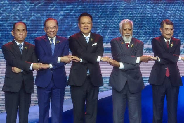 Southeast Asian leaders gather at Opening Ceremony of ASEAN Summit and Related Meetings 2026 CEBU, PHILIPPINES - MAY 8: (L-R) Myanmar s Permanent Foreign Secretary U Hau Khan Sum, Malaysia s Prime Minister Anwar Ibrahim, Thailand s Prime Minister Anutin Charnvirakul, Timor-Leste s Prime Minister Xanana Gusmao, and Vietnam s Prime Minister Le Minh Hung, during a family photo session at the official opening ceremony of the 48th ASEAN Summit and Related Meetings, in Cebu, Philippines, on May 8, 2026. Top leaders of ASEAN member states from across Southeast Asia gather to discuss key international and regional issues, including conflict in the Middle East, trade and economic development, fuel and energy crisis, and South China Sea territorial d Copyright: x2026xAnadoluxDanielxCengx
