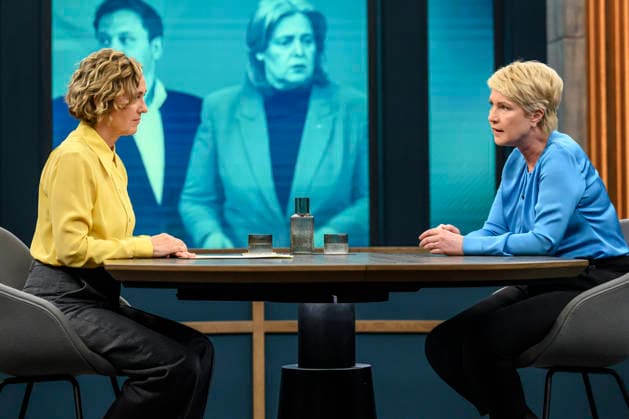 im Bild v.l.: Caren Miosga, Manuela Schwesig, Ministerpräsidentin Mecklenburg-Vorpommern, SPD, GER, Berlin, Studio, zu Gast bei - Caren Miosga, Polittalk, TV, Format, Aufzeichnung, aufgezeichnet, Das Erste, aus Adlershof - am Studio 20, Thema: Wie will die SPD Vertrauen zurückgewinnen, Frau Schwesig? 10.05.2026 Copyright: HMBxMedia UwexKoch