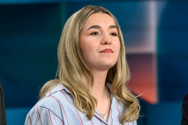 im Bild v.l.: Caro Worbs - hosten den Podcast too many tabs und berichten für die ARD aus Wien über den ESC, , GER, Berlin, hart aber fair - Polittalk, TV, Format, mit Moderator - Louis Klamroth, Das Erste, Das Thema: Mehr als Musik: Wie politisch ist der ESC? 11.05.2026, Copyright: HMBxMedia UwexKoch
