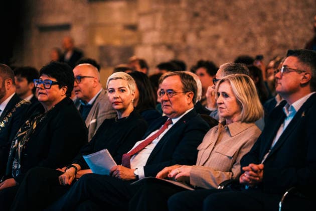 Deutschland, Aachen: Verleihung Jugendkarlspreis im Krönungssaal im Rathaus, Rahmenprogramm Karlspreis 2026 - Auszeichnung an Mario Draghi, Maria Kalesnikava, Karlspreisträgerin 2022, Belarus, Armin Laschet, Armin Laschet (CDU), Vorsitzender Karlspreis-Direktorium, Bundestagsabgeordneter, Vorsitzender Auswärtiger Ausschuss, ehem. Ministerpräsident NRW, ehem. CDU-Vorsitzender, Sabine Verheyen (CDU), 1. Vizepräsidentin Europaparlament Copyright: xThiemoxRudolphx