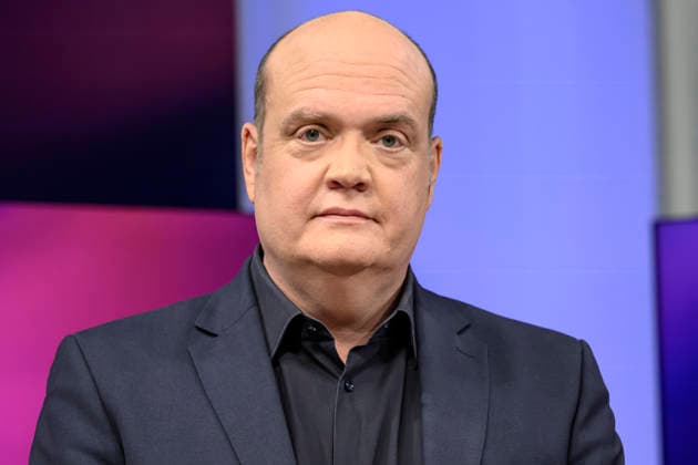 v.l.: Robin Alexander (Journalist), GER, Berlin, Studio, zu Gast bei Maischberger, politische Talkshow, TV, Format, mit Moderatorin Sandra Maischberger, Das Erste, aus Adlershof Am Studio 20, 12. Mai 2026, Copyright: HMBxMedia UwexKoch