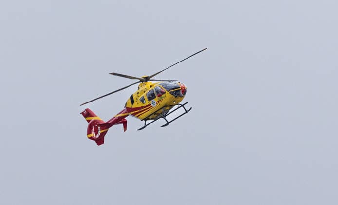 13.05.2026 Rettungshubschrauber Gallus 2 beim Landeanflug der Klinik Innsbruck, Tirol, Österreich Hubschrauber landet auf dem Dach der Tirol Kliniken, Notarzthubschrauber beim Landeanflug zum Landeskrankenhaus Innsbruck, Notarzt-Hubschrauber landet am Dach der Universitätsklinik, Uni-Klinik, Flugrettung, Luftrettung, Rettungseinsatz, Helicopter, Rettung, Ambulance, Rettungsdienst in Tirol, Bergrettungsdienst Österreich