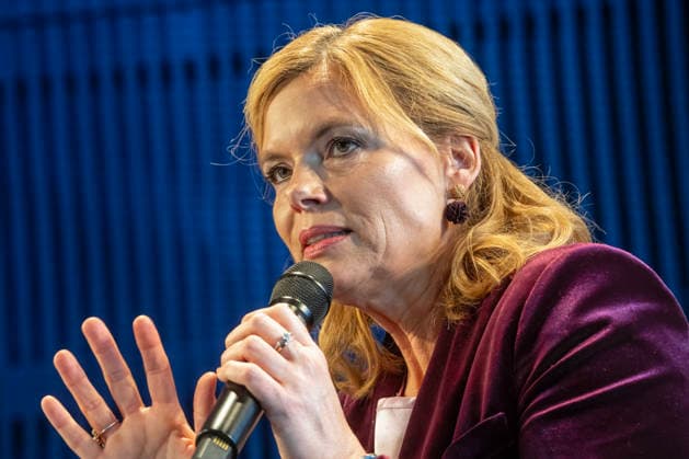 Julia Klöckner, CDU, Bundestagspräsidentin, Veranstaltung beim 104. Deutscher Katholikentag, Würzburg, 15. Mai 2026 Deutschland, Würzburg, 15. Mai 2026, Julia Klöckner, CDU, Bundestagspräsidentin, in der Reihe Frings fragt..., zum Thema: Wie finden sich Kompromisse in einer aufgeheizten Gesellschaft?, Mozartareal, Freitagnachmittag, 104. Deutscher Katholikentag, das Motto des Kirchentags lautet: Hab Mut, steh auf!, katholische Kirche, Demokratie, Bayern