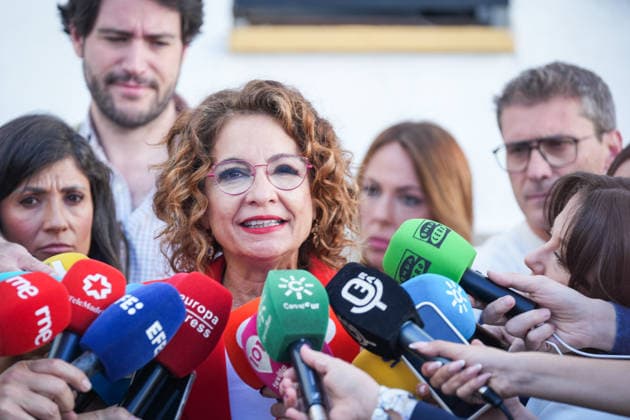 17M Moreno will vote this Sunday in Malaga, Montero and Maíllo in Seville, Gavira and García in the province of Cadiz The PSOE A candidate, María Jesús Montero, attends the media after voting in Seville at the Colegio de Escuelas Profesionales Sagrada Familia Nuestra Senora de los Reyes A May 17, 2026 in Seville, Andalucía Spain The candidates for the Presidency of the Andalusian Regional Government of the main parties and coalitions running in the regional elections this Sunday, May 17, will be distributed throughout different parts of the community to exercise their right to vote 17 MAY 2026 María José Ló Sevilla , Andalucia Sevilla , Andalucia Espana Copyright: xMariaxJosà xLopezx 7528864