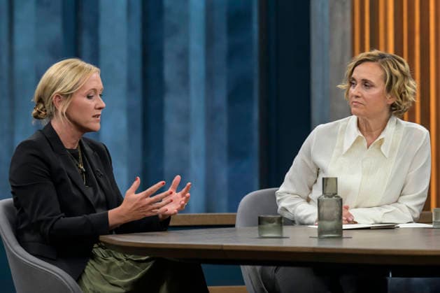 im Bild v.l.: Melanie Baum, Unternehmerin, Geschäftsführerin Baum Zerspanungstechnik, Caren Miosga, GER, Berlin, Studio, zu Gast bei - Caren Miosga, Polittalk, TV, Format, Aufzeichnung, aufgezeichnet, Das Erste, aus Adlershof - am Studio 20, Thema: Kriegt die Regierung die Kurve, Herr Söder? 17.05.2026, Copyright: HMBxMedia UwexKoch