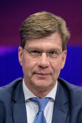 v.l.: Christoph Schwennicke (t-online), GER, Berlin, Studio, zu Gast bei Maischberger, politische Talkshow, TV, Format, mit Moderatorin Sandra Maischberger, Das Erste, aus Adlershof Am Studio 20, 19. Mai 2026, Copyright: HMBxMedia UwexKoch