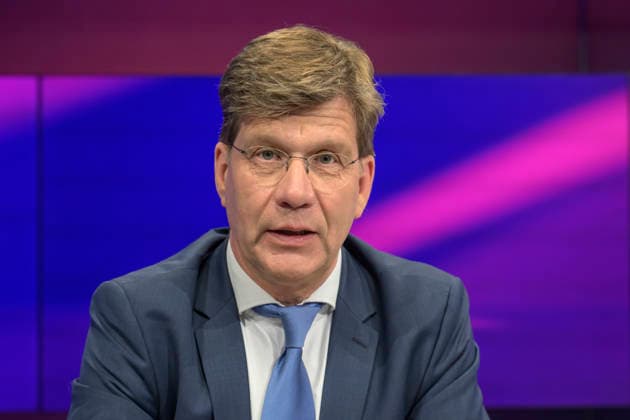 v.l.: Christoph Schwennicke (t-online), GER, Berlin, Studio, zu Gast bei Maischberger, politische Talkshow, TV, Format, mit Moderatorin Sandra Maischberger, Das Erste, aus Adlershof Am Studio 20, 19. Mai 2026, Copyright: HMBxMedia UwexKoch