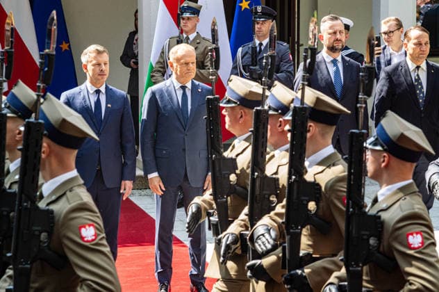 May 20, 2026, Warsaw, Poland: New Hungarian Prime Minister, Peter Magyar and Polish Prime Minister, Donald Tusk seen watching the Polish army guard marching . On the morning of Wednesday, the 20th of May, on his first foreign visit, the new Prime Minister of Hungary, Peter Magyar, meets with Polish Prime Minister Donald Tusk. The visit symbolically marks the opening of a new phase in Budapest s relations with Europe. During the meeting the Prime Ministers discuss Magyar s victory in the recent Hungarian elections, the Polish-Hungarian relationship, and the issue of Zbigniew Ziobra and Marcin Romanowski - two Polish politicians evading prosecution in Poland by hiding in Hungary. After the meeting, Peter Magyar meets with the Polish President - ZUMAs197 20260520_aaa_s197_256 Copyright: xNeilxMiltonx