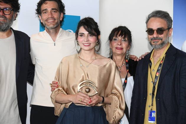 Entertainment Bilder des Tages The 11th Golden Eye was awarded to the Iranian film Rehearsals for a revolution by Pegah Ahangarani, on the sidelines of the 79th Cannes International Film Festival, May 22, 2026 The 11th Golden Eye jury was chaired by M Chernov and comprised TJackson, G Pailhas, L Soualem et V Castanet Lionel Urman Bestimage The 11th Golden Eye was awarded to the Iranian film Rehearsals for a revolution by Pegah Ahangarani, on the sidelines of the 79th Cannes International Film Festival, on May 22, 2026 The jury for the 11th edition of The Golden Eye was chaired by M Chernov and composed of T Jackson, G Pailhas, L Soualem and V Castanet Cannes France Copyright: xLIONELxURMANxx xBESTIMAGExLIONELxURMANxx xBESTIMAGEx