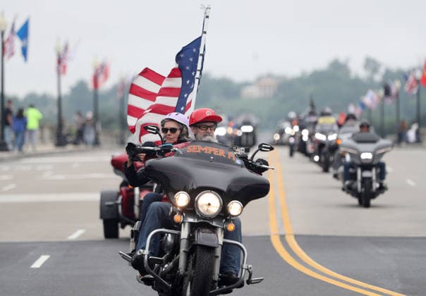 May 24, 2026, Washington, District Of Columbia, USA: Motorcyclists ride in formation over the Arlington Memorial Bridge during the Rolling to Remember ride on Memorial Day weekend in Washington, DC, USA, on May 24, 2026. The Rolling to Remember tradition has been active for 38 years, honouring fallen service members, prisoners of war, and those still missing in action during Memorial Day weekend. Washington USA - ZUMAs337 20260524_znp_s337_005 Copyright: xGentxShkullakux