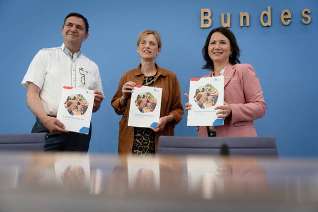 BPK, Kinderreport 2026: Chancengerechte Bildung Berlin, BPK, Kinderreport 2026: Chancengerechte Bildung , Bundesministerin für Bildung, Familie, Karin Prien, Holger Hofmann, Bundesgeschäftsführer, Kinderhilfswerk, Anja Siegesmund, Vizepräsidentin, Kinderhilfswerk Berlin Berlin GER