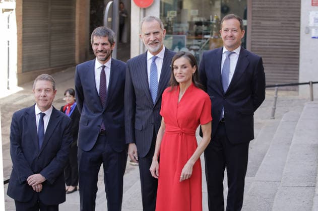 Their Majesties King Felipe and Queen Letizia, the President of Castilla La Mancha, Emiliano García Page i , the Minister of Culture, Ernest Urtasun 2i , and the Mayor of Toledo, Carlos Velázquez Romo d , during the official ceremony for the presentation of the awards and the subsequent family photo with all the winners, inside the Catedral Primada de Santa María, on May 27, 2026, in Toledo, Castilla La Mancha Spain Their Majesties the King and Queen of Spain lead this solemn institutional ceremony to recognize the career, creativity and contribution of the honorees to the enrichment of the artistic, cultural and musical heritage of the country 27 MAY 2026 Juanma Jimé Toledo, Castilla La Mancha Toledo, Castilla La Mancha Spain Copyright: xJuanmaxJimà nezx 7553296