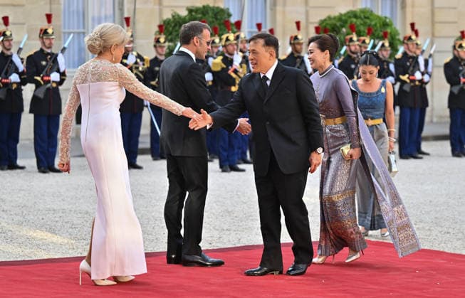 President Emmanuel Macron, Brigitte Macron, Rama X, King of Thailand, and his wife, Queen Suthida, arriving at the Élysée Palace for a state dinnerstate dinner in honor of the visit of the King of Thailand and his wife to Paris on June 29, 2026. Christian Liewig Bestimage Arrivals at the state dinner held at the Élysée Palace in Paris in honor of the visit of the King of Thailand and his wife. Paris, France Copyright: xChristianxLiewigx xBestimagexChristianxLiewigx xBestimagex