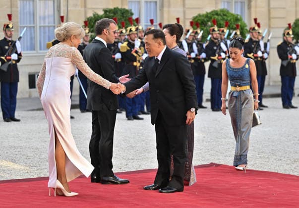 President Emmanuel Macron, Brigitte Macron, Rama X, King of Thailand, his wife Queen Suthida, and Princess Sirivannavari Nariratana arriving at the Élysée Palace for a state dinnerstate dinner in honor of the visit of the King of Thailand and his wife to Paris on June 29, 2026. Christian Liewig Bestimage Arrivals at the state dinner held at the Élysée Palace in Paris in honor of the visit of the King of Thailand and his wife. Paris, France Copyright: xChristianxLiewigx xBestimagexChristianxLiewigx xBestimagex