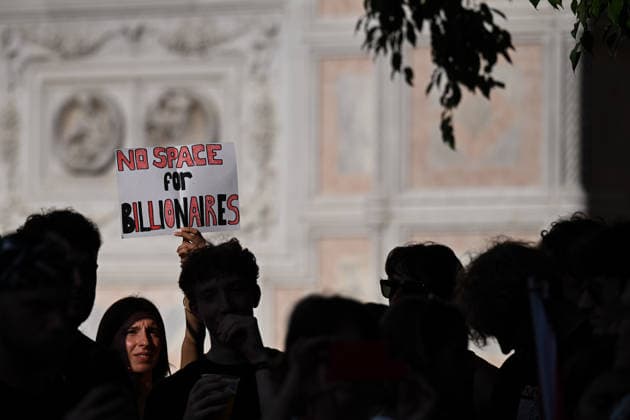 Protest in Venice against the visit of US Ambassador to Italy, Tilman Fertitta VENICE, ITALY - JULY 17: Demonstrators hold placards to protest against the visit of US Ambassador to Italy Tilman Fertitta, who arrived aboard his 117-metre megayacht, in Venice, Italy, on July 17, 2026. According to organisers, the protest opposed Fertitta s visit during the city s annual Redentore festival and criticized mass tourism, the influence of billionaires on Venice, and US policies under President Donald Trump. Piero Cruciatti Anadolu Veneto Italy. Editorial use only. Please get in touch for any other usage. Copyright: x2026xAnadoluxPieroxCruciattix