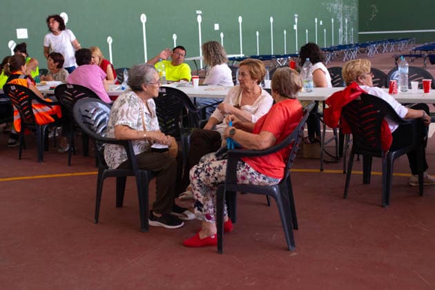 Residents of 12 of the 14 towns evacuated due to the Fermoselle fire have been relocated, and restrictions have been lifted in two municipalities. People evacuated during a wildfire, as of July 31, 2026, in Bermillo de Sayago, Zamora, Castile and León, Spain. Castile and León Civil Protection reported this Friday that residents evacuated due to the Fermoselle fire in Zamora—from the towns of Pasariegos, Villar del Buey, Dehesa de Pedraza, Cibanal, Formariz, Muga de Sayago, Tudera, Arganín, Badilla, Cozcurrita, Zafara, Palazuelo de Sayago, and Fornillos de Fermoselle, while lockdown measures have been lifted in the municipalities of Fermoselle and Fariza, and the towns of Mámoles and Pinilla de Fermoselle remain evacuated. Thus, only the to Copyright: xPalomaxV.xEscarpax 7697484