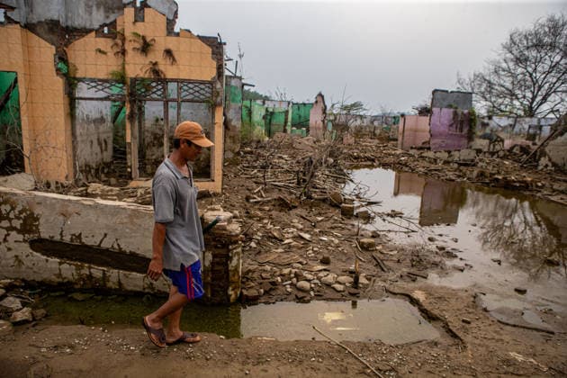 July 31, 2026, Lebak Regency, Banten, Indonesia: A man walks through the ruins of Somang village, which has re-emerged as water levels recede during the dry season, amid forecasts that El Nio±o may contribute to drier-than-normal conditions, at Karian Reservoir in Sajira district, Lebak Regency, Banten province, Indonesia, July 31, 2026. Lebak Regency Indonesia - ZUMAp283 20260731_zip_p283_012 Copyright: xClaudioxPramanax