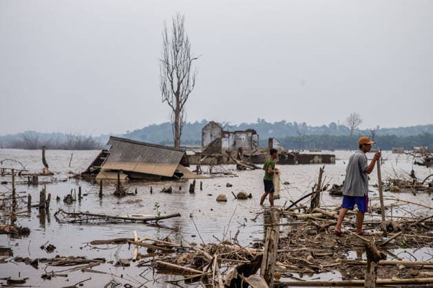 July 31, 2026, Lebak Regency, Banten, Indonesia: People carry fishing net as they walk through the ruins of Somang village, which has re-emerged as water levels recede during the dry season, amid forecasts that El Nio±o may contribute to drier-than-normal conditions, at Karian Reservoir in Sajira district, Lebak Regency, Banten province, Indonesia, July 31, 2026. Lebak Regency Indonesia - ZUMAp283 20260731_zip_p283_016 Copyright: xClaudioxPramanax