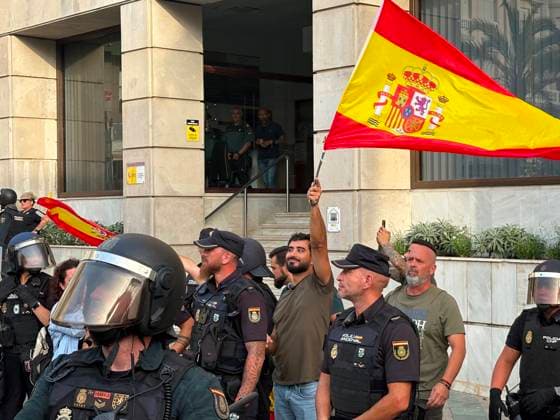 Migrants who crossed into Ceuta are returning to Morocco as businesses close, to regain their strength and cross again. Luis Alvise Pérez, Member of the European Parliament and leader of Se Acabó la Fiesta (SALF), as of August 1, 2026, in Ceuta, Spain. Migrants who managed to swim into Ceuta in recent days are voluntarily returning to the Moroccan side, to the town of Castillejos, due to the widespread closure of stores and businesses in the autonomous city and the difficulty in accessing food and water, with the intention of eating, regaining their strength, and attempting to cross into Spain again. AUGUST 1, 2026 Gabriela Sardá Nún Ceuta Ceuta, Spain Copyright: xGabrielaxSardaxNunezx 7698637