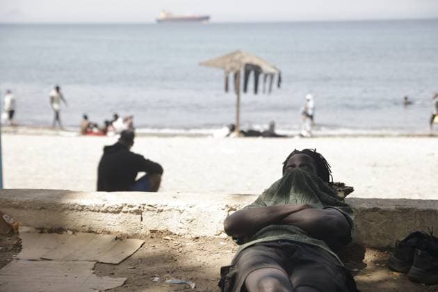 Migrants who crossed into Ceuta are returning to Morocco as shops close, to regain their strength and cross again. Several migrants on the beach, August 1, 2026, in Ceuta, Spain. Migrants who managed to swim into Ceuta in recent days are voluntarily returning to the Moroccan side, to the town of Castillejos, due to the widespread closure of stores and businesses in the autonomous city and the difficulty in accessing food and water, with the intention of eating, regaining their strength, and attempting to cross into Spain again. AUGUST 1, 2026 Jesú Ceuta Ceuta, Spain Copyright: xJesusxTorresx 7698681