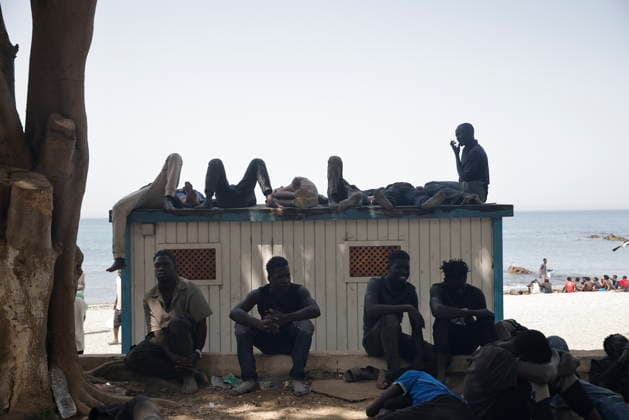 Migrants who crossed into Ceuta are returning to Morocco as shops close, to regain their strength and cross again. Several migrants on the beach, August 1, 2026, in Ceuta, Spain. Migrants who managed to swim into Ceuta in recent days are voluntarily returning to the Moroccan side, to the town of Castillejos, due to the widespread closure of stores and businesses in the autonomous city and the difficulty in accessing food and water, with the intention of eating, regaining their strength, and attempting to cross into Spain again. AUGUST 1, 2026 Jesú Ceuta Ceuta, Spain Copyright: xJesusxTorresx 7698682