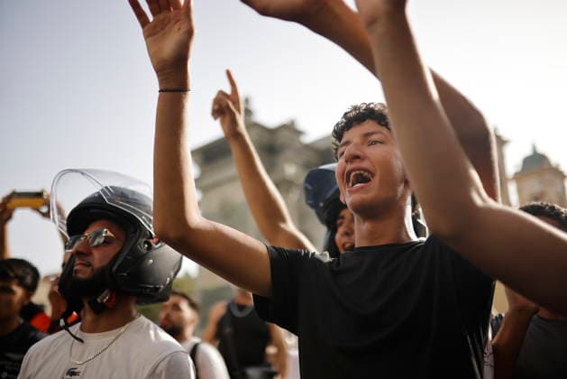Migrants who crossed into Ceuta are returning to Morocco as businesses close, to regain their strength and cross again. The Member of the European Parliament and leader of Se Acabó la Fiesta (SALF), Luis Alvise Pérez, is rebuked and escorted by the National Police on August 1, 2026, in Ceuta, Spain. Migrants who managed to swim into Ceuta in recent days are voluntarily returning to the Moroccan side, to the town of Castillejos, in light of the widespread closure of stores and businesses in the autonomous city and the difficulty in accessing food and water, with the intention of eating, regaining their strength, and attempting to cross into Spain again. AUGUST 1, 2026, Jesú, Ceuta, Ceuta, Spain Copyright: xJesusxTorresx 7698694