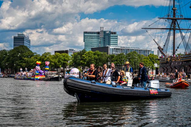 August 1, 2026, Amsterdam, North Holland, Netherlands: Dutch Prime Minister ROB JETTEN joins Amsterdam Pride s Canal Parade on August 1, 2026, in Amsterdam, the Netherlands. Hundreds of thousands of spectators joined the 30th edition of the Pride Canal Parade, the highlight of WorldPride Amsterdam 2026. This yearâ€⠢s parade also included the WorldPride Stadium grandstand, with seating for approximately 10,000 people to watch as floats pass by. Amsterdam Netherlands - ZUMAp202 20260801_zip_p202_097 Copyright: xJamesxPetermeierx