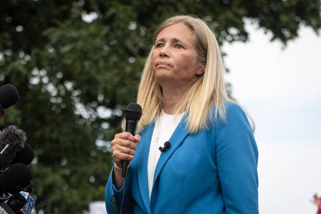 August 5, 2026, Portland, Maine, USA: Maine Democratic nominee for governor, HANNAH PINGREE, rallies with members of the Maine State Nurses Association union as they protest federal Immigration and Customs Enforcement (ICE) on the lawn outside Maine Medical Center, the stateâ€⠢s largest hospital, on Wednesday morning, August 5, 2026. Nurses demanded the release of colleague and medical-surgical nurse, DEBORA KAPISHA, who was detained by federal officials at Logan Airport in Boston on July 30, 2026. Union members said KAPISHA, originally from Zambia, has federal authorization to work in Maine while awaiting the outcome of her asylum case. In addition to KAPISHAâ€⠢S release, union members demanded their employer, Maine Medical Cente - ZUMAb349 20260805_znp_b349_013 Copyright: xTroyxR.xBennettx