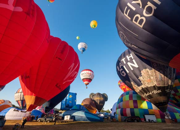August 7, 2026, Bristol, Bristol, UK: Bristol, UK. Hot air balloons take off in a mass ascent from Ashton Court on Friday morning for the official opening of the 2026 48th Bristol International Balloon Fiesta in partnership with Albert Goodman which takes place from from Friday, August 7, to Sunday, August 9, with mass ascents and night glows celebrating the city of Bristol and its heritage links to hot air ballooning. There will be an expanded special shapes line-up featuring beloved classics, recent favourites and new additions. Bristol UK - ZUMAl94_ 20260807_zaf_l94_022 Copyright: xSimonxChapmanx