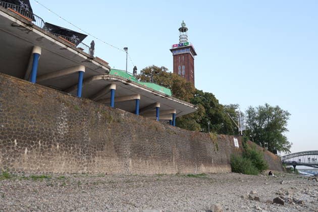 RECORD DATE NOT STATED Koeln GER, Natur, Klima, Sommer, Trockenheit, Rhein, Niedrigwasser, Koeln, Nordrhein-Westfalen, Deutschland, 06.08.2026 Der Pegelstand des Rheins in Koeln ist bedenklich niedrig und laesst die Schifffahrt nur eingeschraenkt zu GER, Natur, Klima, Sommer, Trockenheit, Rhein, Niedrigwasser, Koeln, Nordrhein-Westfalen, Deutschland, 06.08.2026 Copyright: xEibner-Pressefoto JuergenxAugstx EP_JAT