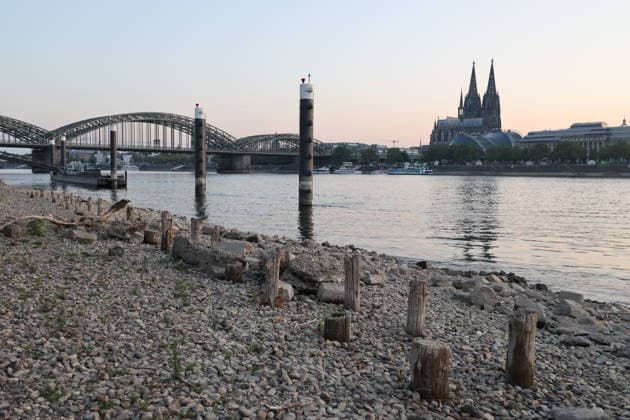 RECORD DATE NOT STATED Koeln GER, Natur, Klima, Sommer, Trockenheit, Rhein, Niedrigwasser, Koeln, Nordrhein-Westfalen, Deutschland, 06.08.2026 Der Pegelstand des Rheins in Koeln ist bedenklich niedrig und laesst die Schifffahrt nur eingeschraenkt zu GER, Natur, Klima, Sommer, Trockenheit, Rhein, Niedrigwasser, Koeln, Nordrhein-Westfalen, Deutschland, 06.08.2026 Copyright: xEibner-Pressefoto JuergenxAugstx EP_JAT