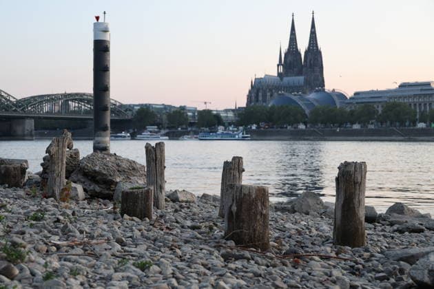 News Bilder des Tages RECORD DATE NOT STATED Koeln GER, Natur, Klima, Sommer, Trockenheit, Rhein, Niedrigwasser, Koeln, Nordrhein-Westfalen, Deutschland, 06.08.2026 Der Pegelstand des Rheins in Koeln ist bedenklich niedrig und laesst die Schifffahrt nur eingeschraenkt zu GER, Natur, Klima, Sommer, Trockenheit, Rhein, Niedrigwasser, Koeln, Nordrhein-Westfalen, Deutschland, 06.08.2026 Copyright: xEibner-Pressefoto JuergenxAugstx EP_JAT