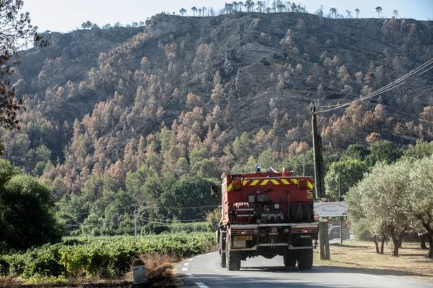 DAMAGE CAUSED TO VINEYARDS BY FIRES PHOTO PQR NICE MATIN CAMILLE DODET Correns Correns Correns Correns August 8, 2026 Photo PQR Camille Dodet Var Matin August 8, 2026 Correns, Var. After the fire that struck Correns, winegrowers are assessing the losses caused by the fire on the affected plots. In pictures. Photo: PQR Camille Dodet, Var Matin, August 8, 2026. Correns, Var. After the fire that struck Correns, winegrowersare assessing the losses caused by the fire’s passage through the damaged plots. In pictures: Fabien Mistre, president of the Correns Winegrowers’ Cooperative, walks among the rows of burned vines. Photo: PQR Camille Dodet, Var Matin, August 8, 2026. Correns Var After the fire that struck Correns, winemakers are assessing th Copyright: xPHOTOPQR NICExMATIN MAXPPPxCAMILLExDODETx 20260808NIM4881 20260808NIM4881