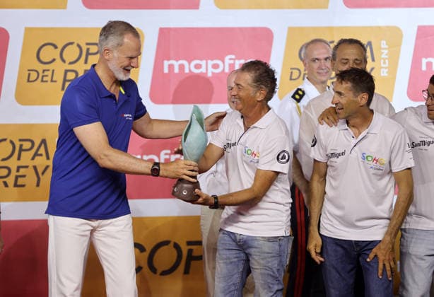 King Felipe VI Presents Awards to the Champions of the 44th Copa del Rey Sailing Regatta King Felipe VI alongside Javier Banderas during the awards ceremony for the 44th Mapfre Copa del Rey Sailing Regatta at the Almudaina Palace on August 8, 2026, in Palma de Mallorca, Balearic Islands, Spain. This is one of the most important regattas in the Mediterranean, which has met participation expectations, featuring six highly competitive classes and already exceeding 100 registered teams representing nearly twenty countries, with nearly a thousand sailors in a competition that begins on Tuesday, August 4, and ends on Saturday, August 8. AWARDS REGATTAS SAILING BOATS Raú Palma de Mallorca Palma de Mallorca Spain Copyright: xRaulxTerrelx 7706592