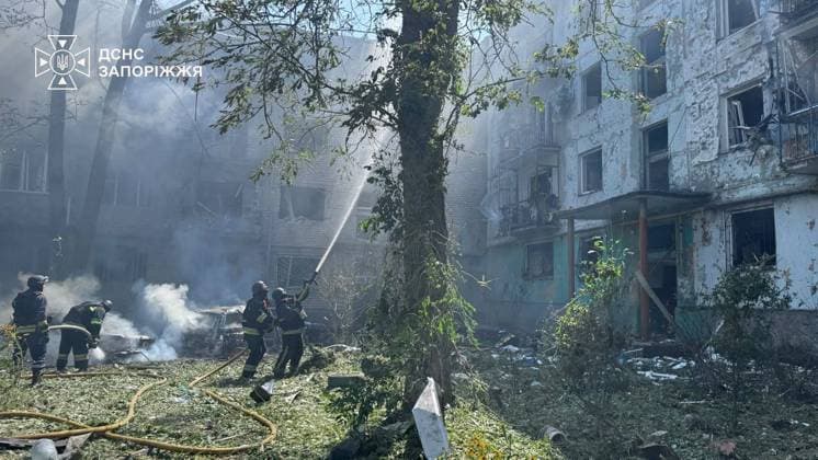 Four injured, including child, in Russian airstrikes on Zaporizhzhia ZAPORIZHZHIA, UKRAINE - AUGUST 10: (----EDITORIAL USE ONLY - MANDATORY CREDIT - STATE EMERGENCY SERVICE OF UKRAINE HANDOUT - NO MARKETING NO ADVERTISING CAMPAIGNS - DISTRIBUTED AS A SERVICE TO CLIENTS----) Emergency crews work at the scene following Russian airstrikes in Zaporizhzhia, Ukraine, on August 10, 2026. Four people, including a child, were injured in the strikes, which sparked fires on the roof of a five-story residential building and in four passenger cars. Several multi-story residential buildings, non-residential structures and more than 10 vehicles were damaged by the blast wave and shrapnel. Rescuers extinguished all fires. State Emergency Service of Ukr Copyright: x2026xAnadoluxStatexEmergencyxServicexofxUkrainex xHandoutx