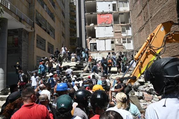 111 killed, 87 injured as magnitude 7.4 earthquake strikes Colombia PEREIRA, COLOMBIA - AUGUST 10: Residents and rescue workers carry out search, rescue and evacuation operations after a powerful earthquake struck Colombia, killing at least 18 people and causing widespread damage in Pereira, on August 10, 2026 in Pereira, Colombia. Preliminary reports indicate that several structures collapsed, buildings and roads were damaged, and some public services were temporarily disrupted. Hospitals activated emergency plans to treat the injured, while technical teams began assessing damaged buildings as authorities warned residents to avoid unsafe structures and remain alert for aftershocks. Alexis Munera Anadolu Pereira Colombia. Editorial use on Copyright: x2026xAnadoluxAlexisxMunerax
