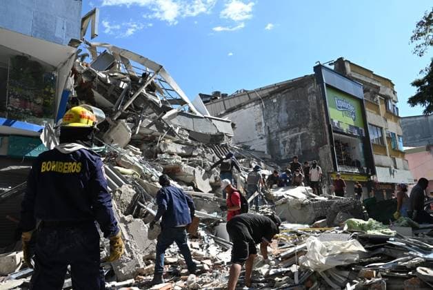111 killed, 87 injured as magnitude 7.4 earthquake strikes Colombia PEREIRA, COLOMBIA - AUGUST 10: Residents and rescue workers carry out search, rescue and evacuation operations after a powerful earthquake struck Colombia, killing at least 18 people and causing widespread damage in Pereira, on August 10, 2026 in Pereira, Colombia. Preliminary reports indicate that several structures collapsed, buildings and roads were damaged, and some public services were temporarily disrupted. Hospitals activated emergency plans to treat the injured, while technical teams began assessing damaged buildings as authorities warned residents to avoid unsafe structures and remain alert for aftershocks. Alexis Munera Anadolu Pereira Colombia. Editorial use on Copyright: x2026xAnadoluxAlexisxMunerax