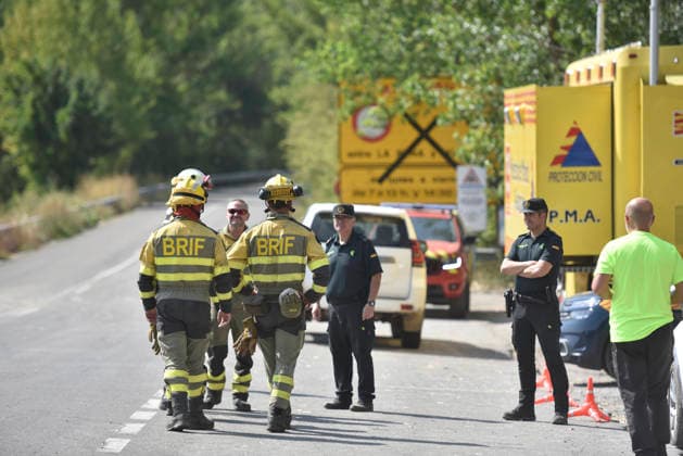 The wildfire in Las Penas de Riglos, Huesca, continues to spread, with 3,500 hectares burned and more than 500 people evacuated. Firefighters are working to extinguish the wildfire in Las Penas de Riglos, as of August 11, 2026, in Las Penas de Riglos, Hoya de Huesca, Huesca, Aragon, Spain. The wildfire that began on Monday, August 10, in the municipality of Las Penas de Riglos, Huesca, continues to spread on Tuesday, with some 3,500 hectares burned and a total of 156 people evacuated. This morning, the evacuation of Bailo, Alastuey, and Larués was ordered. AUGUST 11, 2026. Veró, Huesca, Aragon, Huesca, Aragon, Spain Copyright: xVeronicaxLacasax 7709876