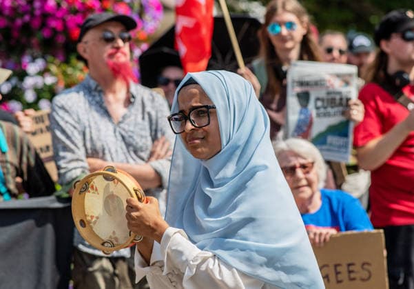 Anti-immigration demonstrators and Stand Up to Racism counter-protesters rally in Maidstone MAIDSTONE, UNITED KINGDOM - AUGUST 15: Activists from Stand Up to Racism assemble outside County Hall in Maidstone, Kent, United Kingdom, on August 15, 2026, to counter-protest against the far-right Kent Nationalist Movement as they gathered before marching through the town center. While the far-right group voiced opposition to government border policies, asylum seeker housing programs, and mass migration, Stand Up to Racism demonstrators chanted slogans and displayed placards to denounce far-right activity and express solidarity with refugees, with police officers maintaining a presence to keep the opposing groups separated. Stuart Brock Anadolu M Copyright: x2026xAnadoluxStuartxBrockx