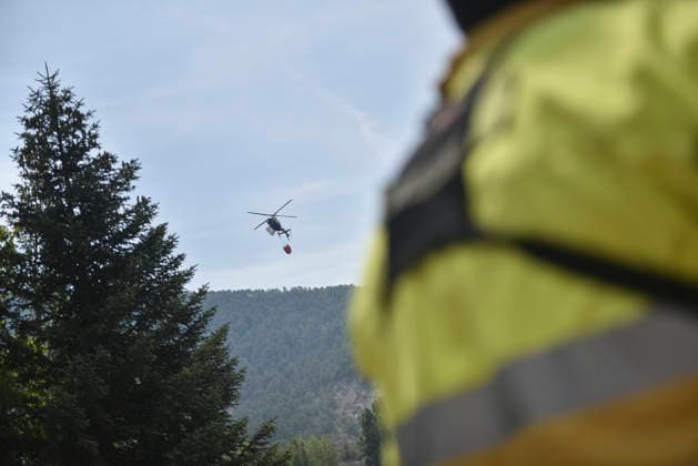 The response team for the Riglos, Huesca, wildfire reaches 1,000 personnel after a calmer night. A helicopter during wildfire suppression efforts on August 16, 2026, in Las Penas de Riglos, Huesca, Aragon, Spain The response team deployed to the forest fire in Las Penas de Riglos, Huesca, reached a record total of 1,000 personnel this Sunday, with the addition of 100 French firefighters and between 35 and 40 aircraft, after last night proved to be calmer, with high humidity and little wind, and the fire’s perimeter has not expanded significantly. The fire has burned more than 16,600 hectares, forced the evacuation of 19 villages, and led to the evacuation of more than 1,000 people. AUGUST 16, 2026 FOREST FIRE Veró Las Penas de Riglos, Hues Copyright: xVeronicaxLacasax 7716704