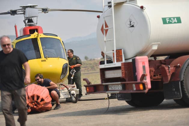 The response to the Riglos, Huesca, wildfire reaches 1,000 personnel after a calmer night A helicopter at the Santa Cilia de Jaca airfield during efforts to extinguish a wildfire on August 16, 2026, in Las Penas de Riglos, Huesca, Aragon, Spain The response team deployed to the forest fire in Las Penas de Riglos, Huesca, reached the historic milestone of 1,000 personnel this Sunday, with the addition of 100 French firefighters and between 35 and 40 aerial resources, after a calmer night, with high humidity and little wind, and the fire’s perimeter has not expanded significantly. The fire has burned more than 16,600 hectares, forced the evacuation of 19 villages, and led to the evacuation of more than 1,000 people. AUGUST 16, 2026 FOREST FI Copyright: xVeronicaxLacasax 7716709